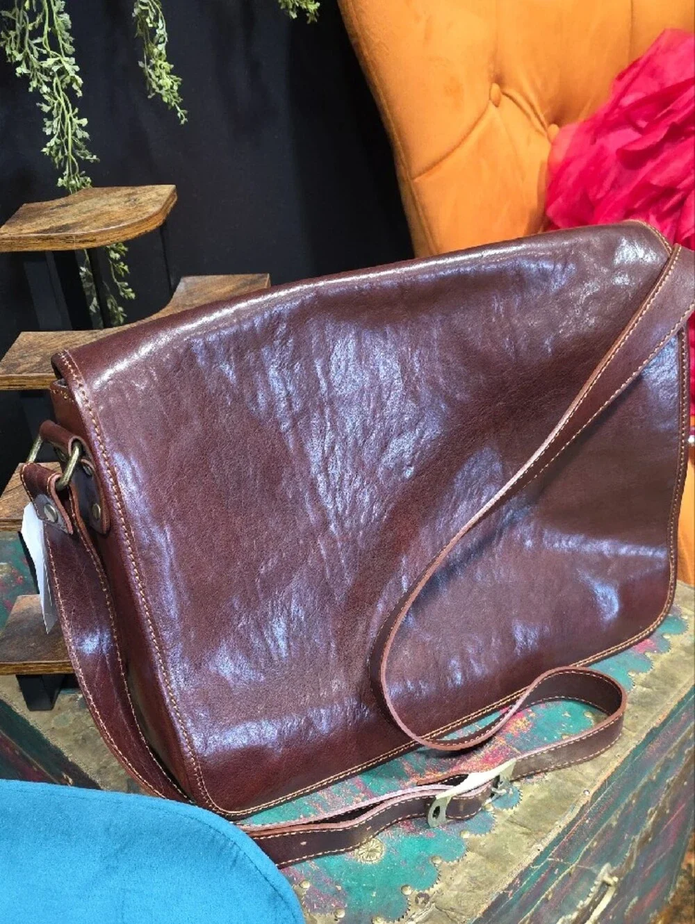 Men's Italian Brown Leather Messenger Bag - Classic Carryall